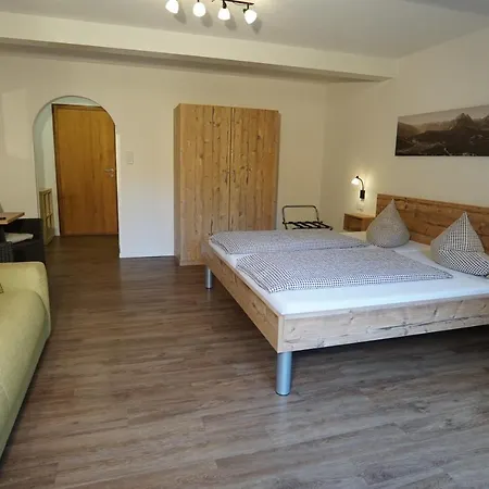 Tyrol Hotel 3*
