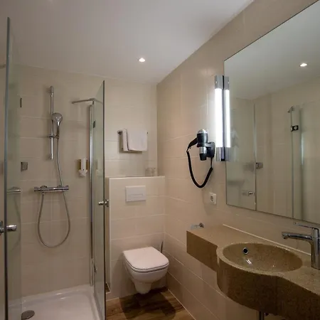 Tyrol Hotel 3*